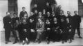 1925 r. - prof. Pawowski z grupa modziey po egzaminie maturalnym z j. niemieckiego